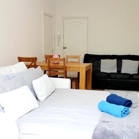 Large Garden Apartment On Golders Green High Road لندن المظهر الخارجي الصورة