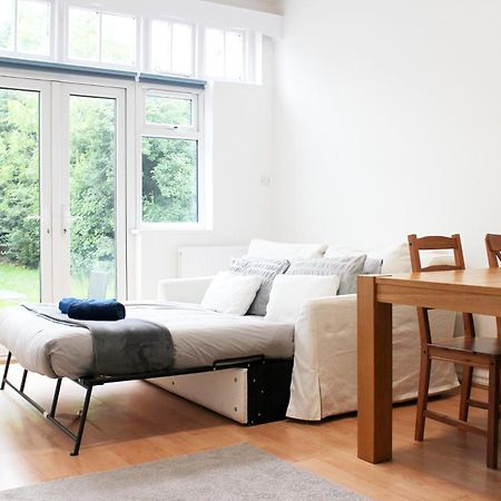Large Garden Apartment On Golders Green High Road لندن المظهر الخارجي الصورة