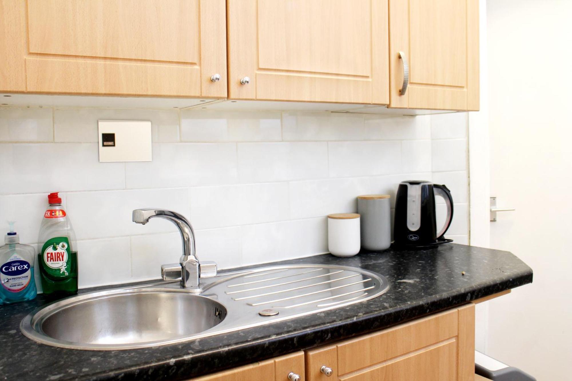 Large Garden Apartment On Golders Green High Road لندن المظهر الخارجي الصورة