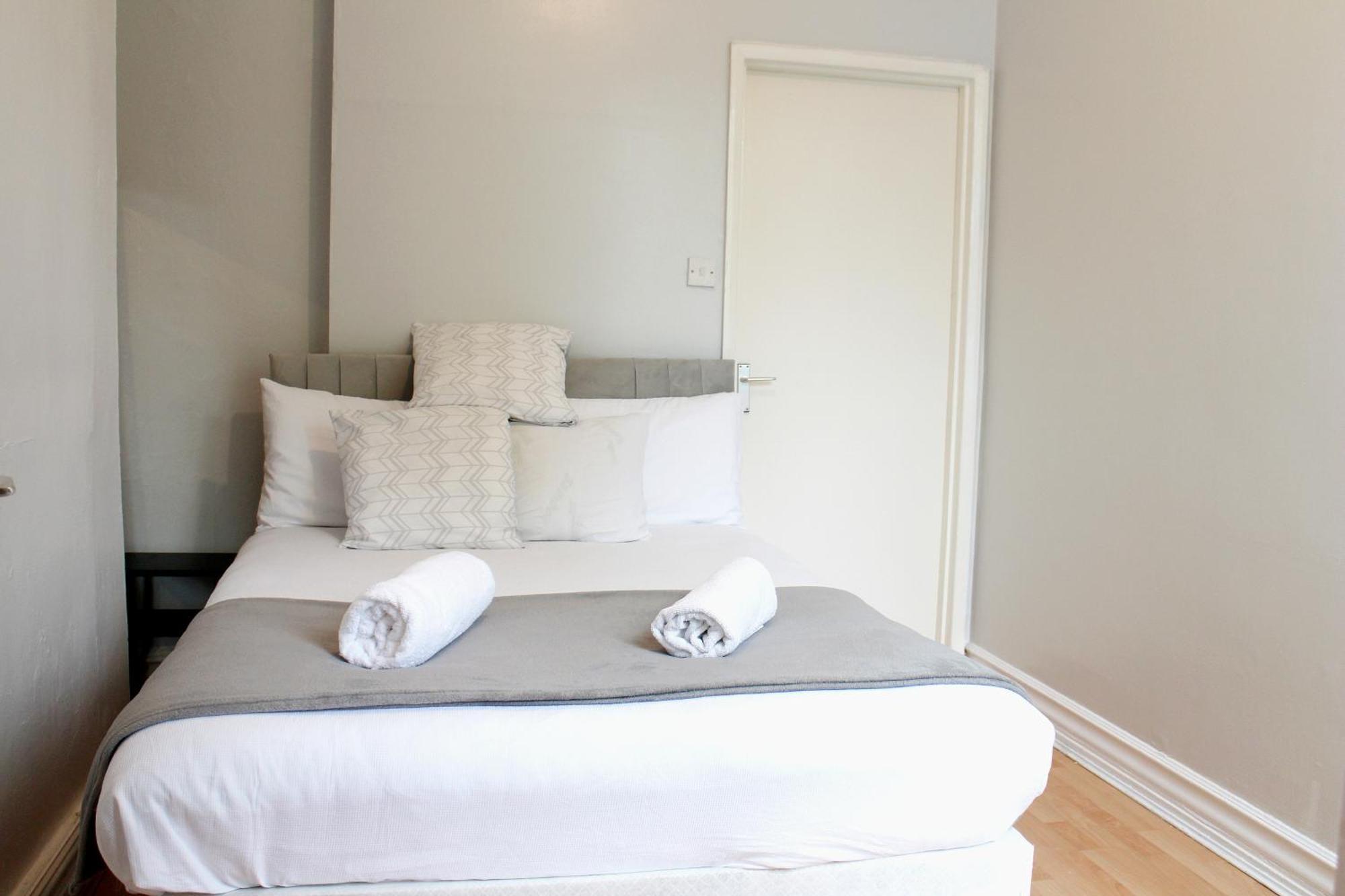Large Garden Apartment On Golders Green High Road لندن المظهر الخارجي الصورة
