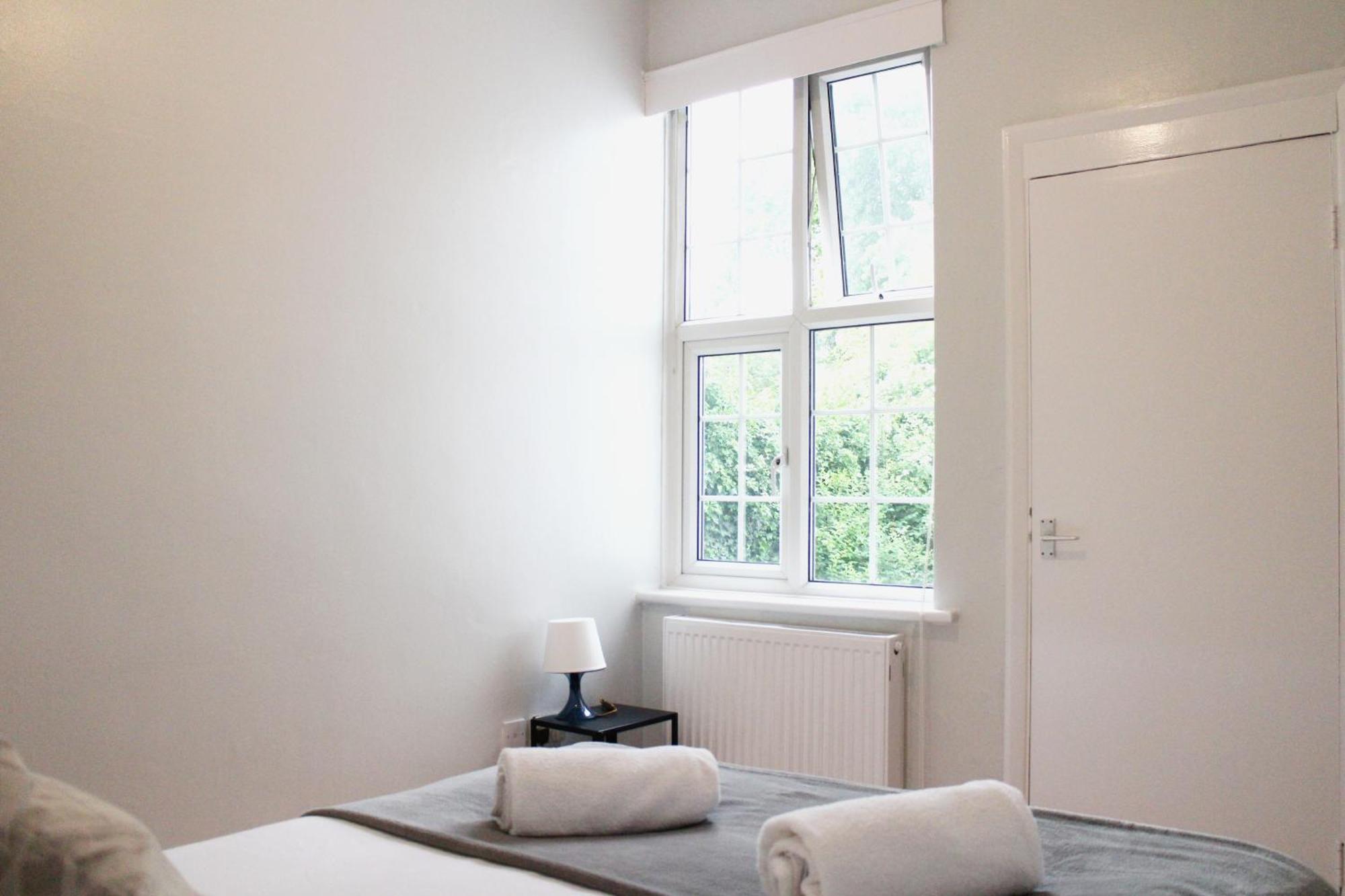 Large Garden Apartment On Golders Green High Road لندن المظهر الخارجي الصورة